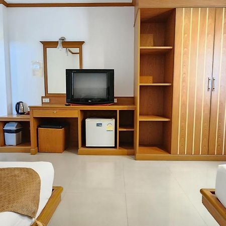 Eden Park Patong Exterior foto