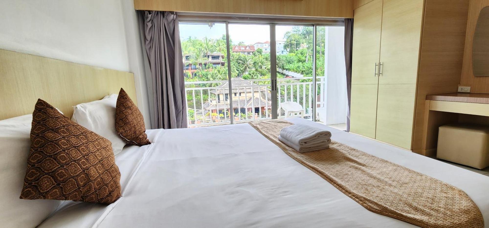 Eden Park Patong Exterior foto