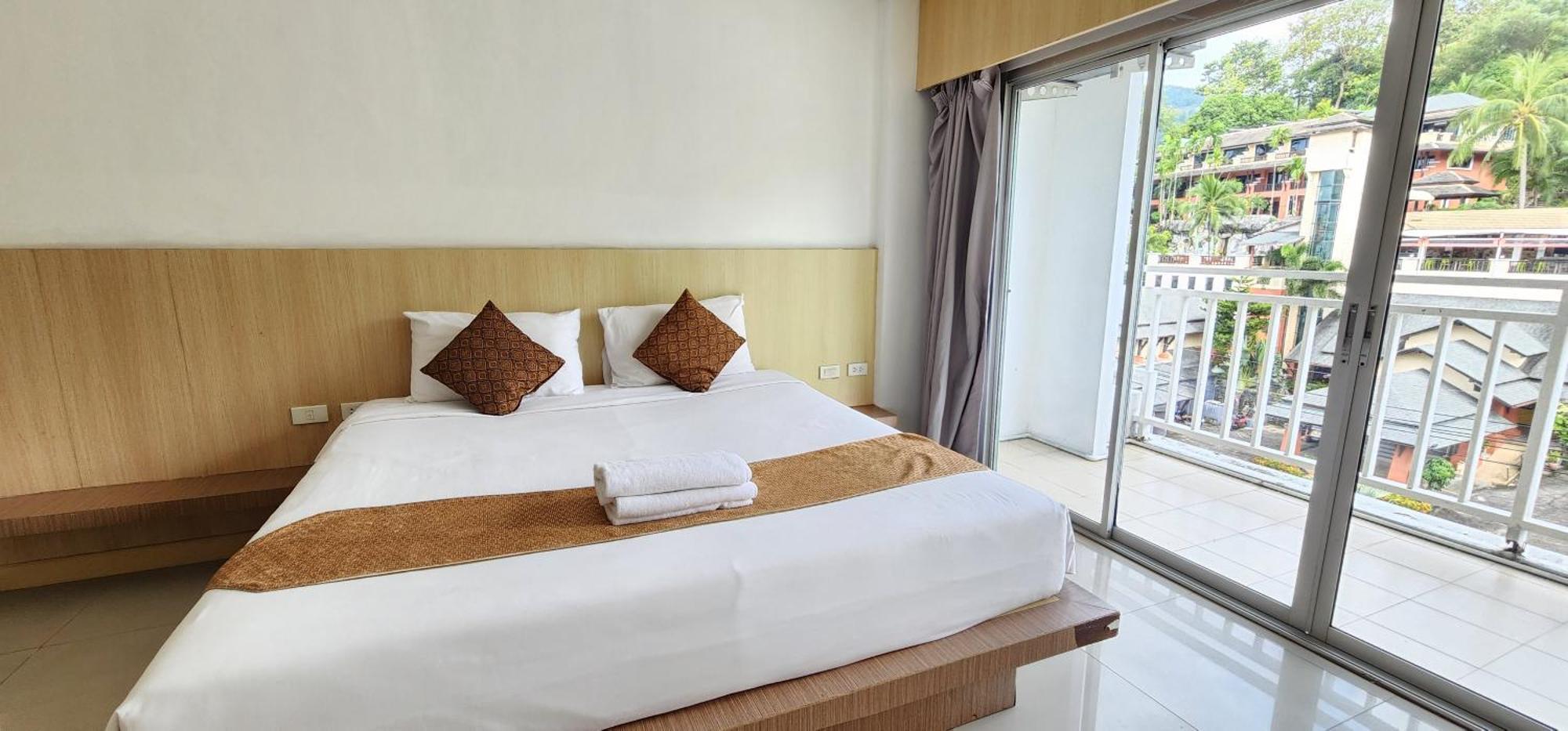 Eden Park Patong Exterior foto