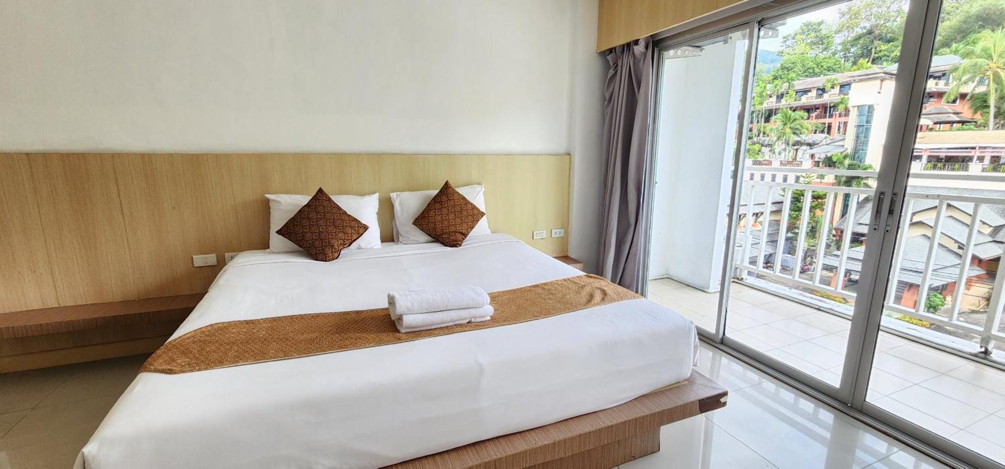 Eden Park Patong Exterior foto