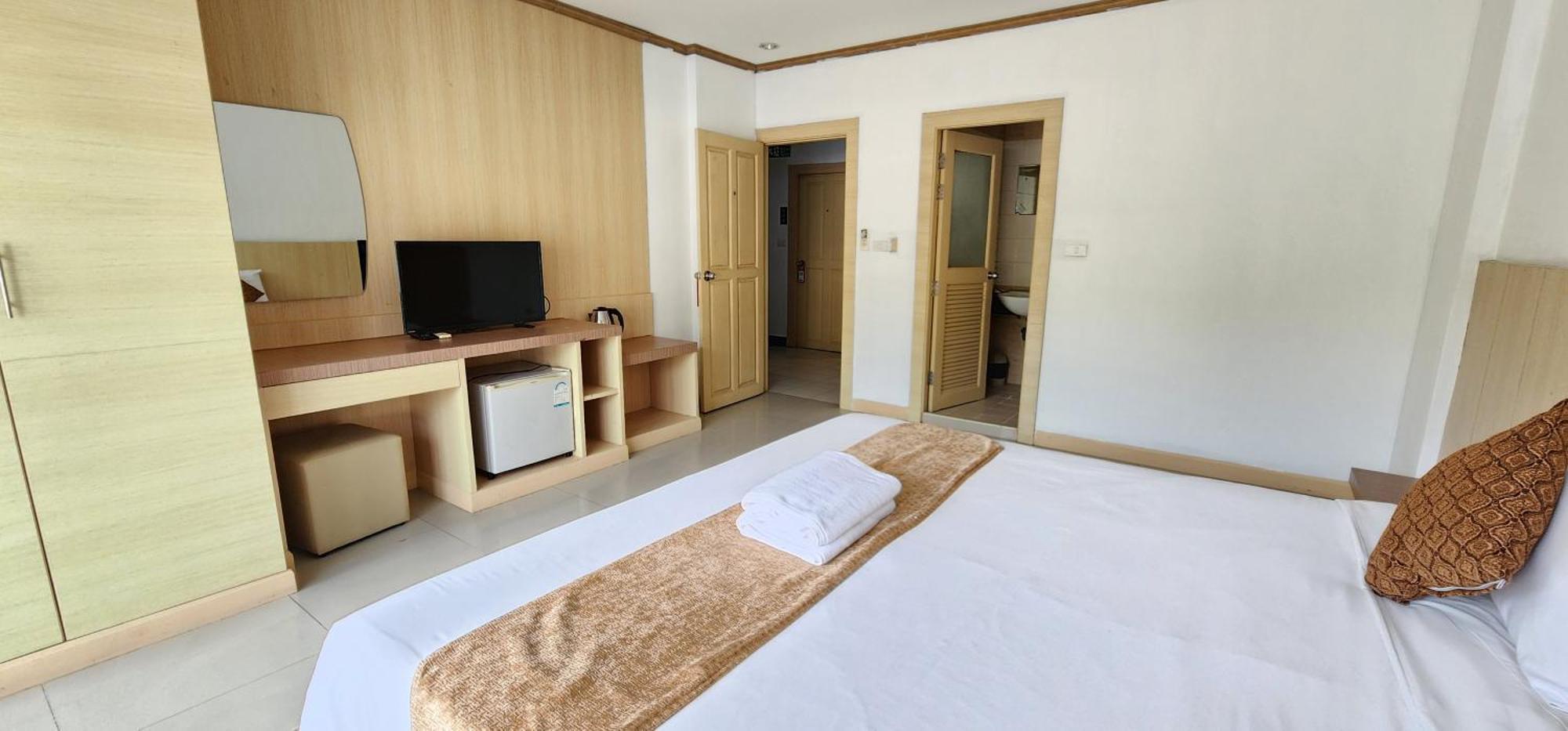 Eden Park Patong Exterior foto