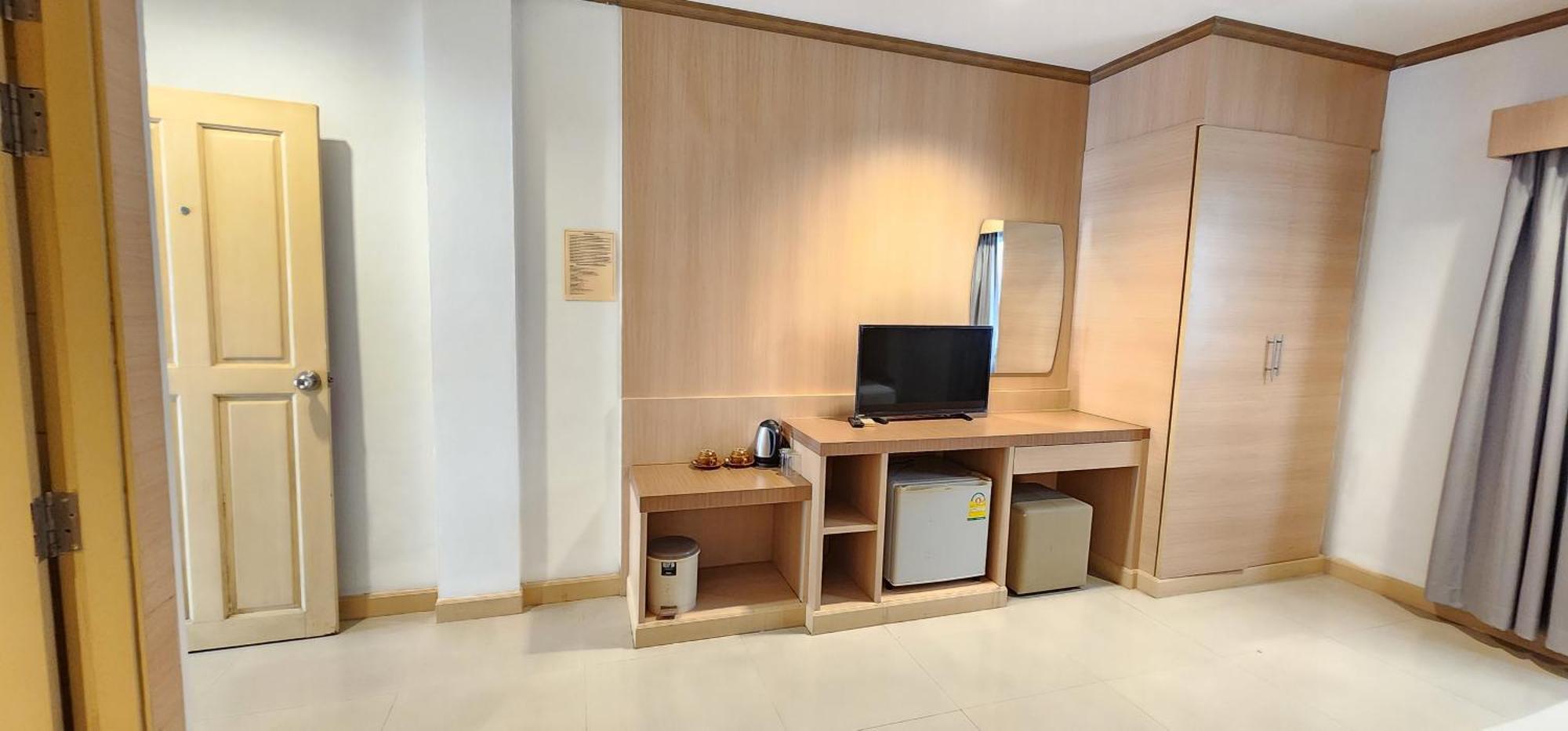 Eden Park Patong Exterior foto