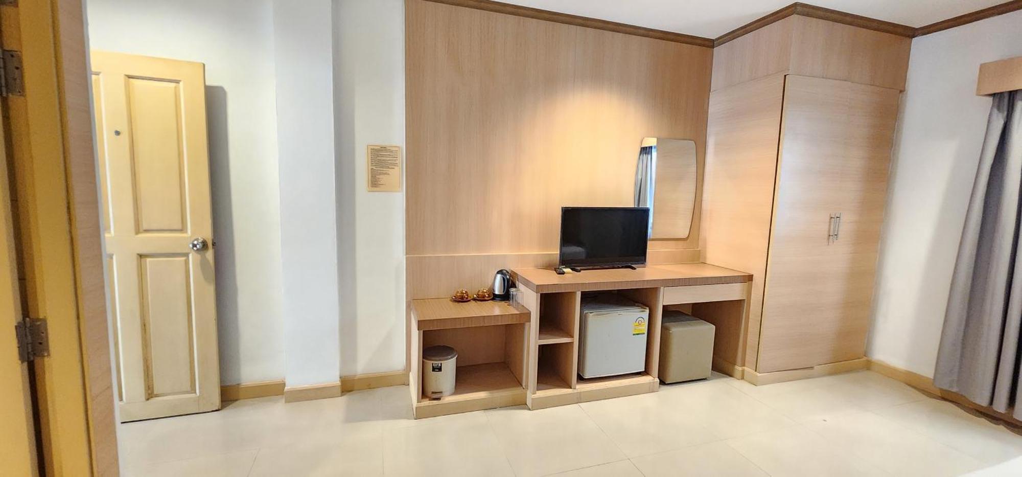 Eden Park Patong Exterior foto
