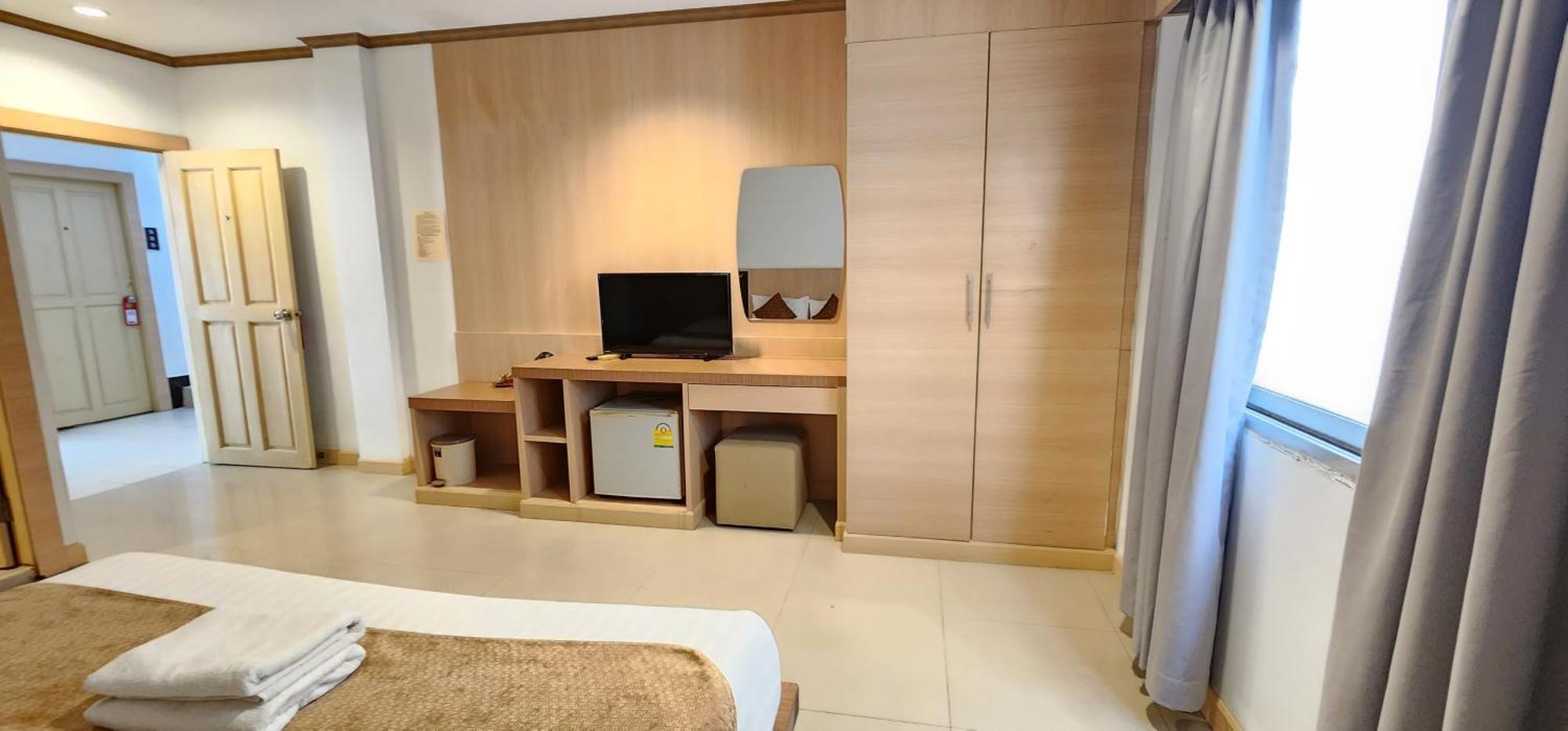 Eden Park Patong Exterior foto